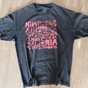 Nike air swoosh logo 1972 graphic t-shirt sz M